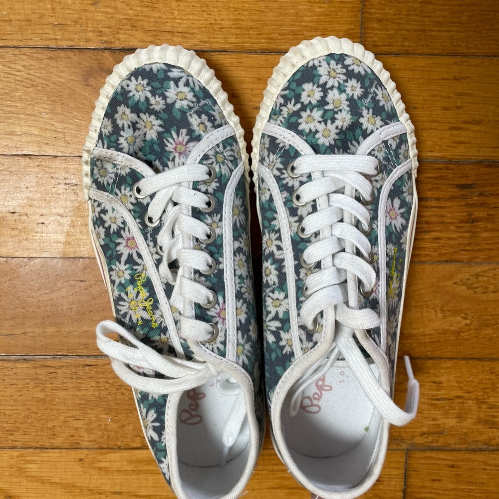 Pepe Jeans London Sneakers with Daisies, size 4, unworn